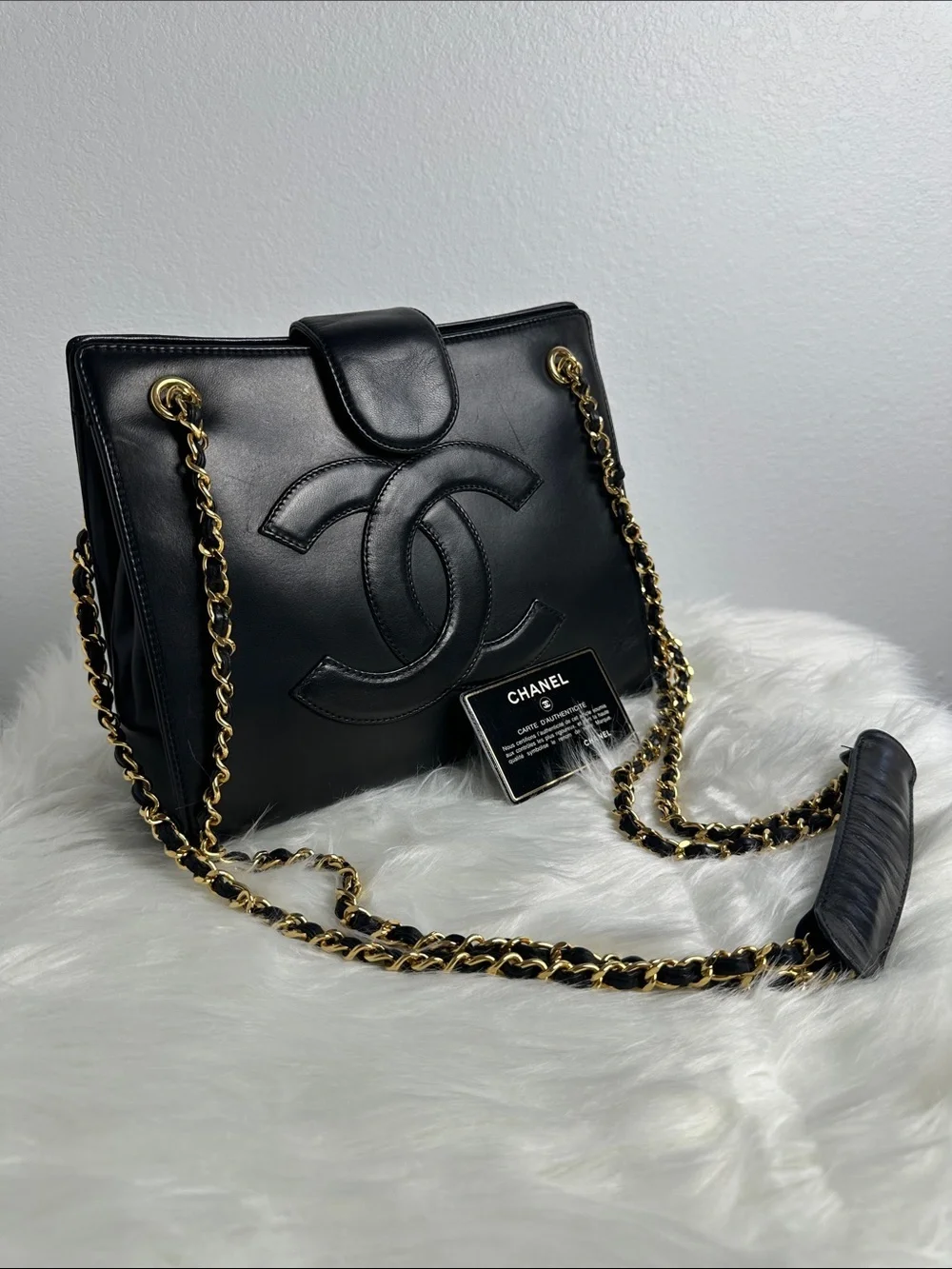 💯Authentic CHANEL Black Lambskin Shoulder Bag with Gold Chain Strap🍀